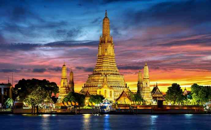 Temple Arun in Bangkok - Digital Nomad Visas